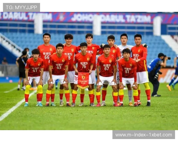 现代足球阵型灵活性研究 亚冠球队比赛中切换攻防模式分析